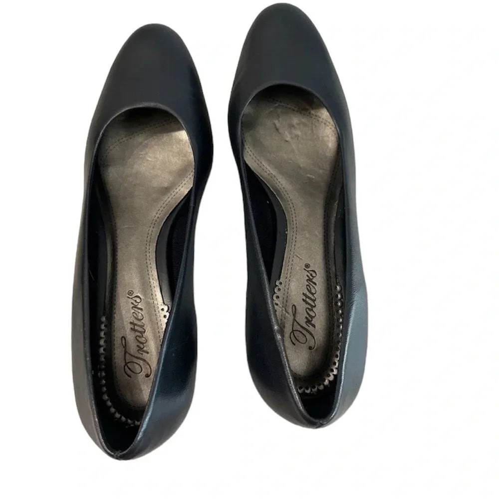 Trotters Women’s Navy Leather Pumps with Small Block Heel Size 6M GUC